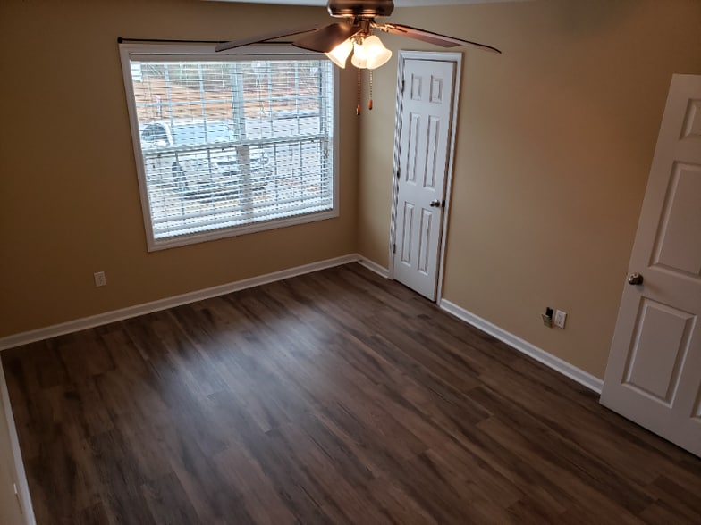 Building Photo - 120 Cody Dr