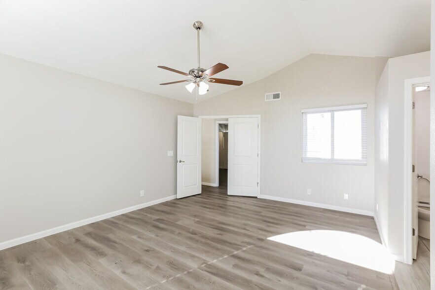 Building Photo - 441 S Maple