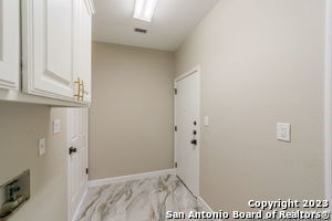 Building Photo - 18605 Elmbrook