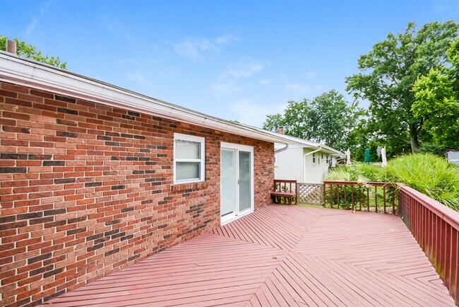 Building Photo - Charming 3 Bedroom in Cincinnati!