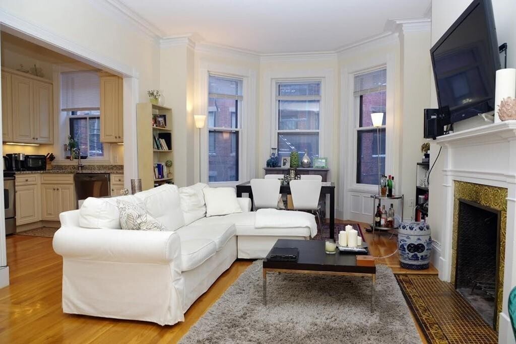 Building Photo - 438 Marlborough St