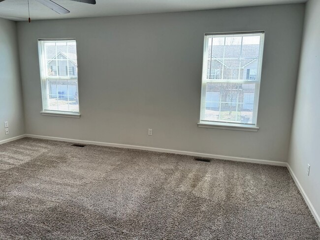 Building Photo - 3 Bed | 2.5 Bath | 2 Car Garage Townhome in Grain Valley