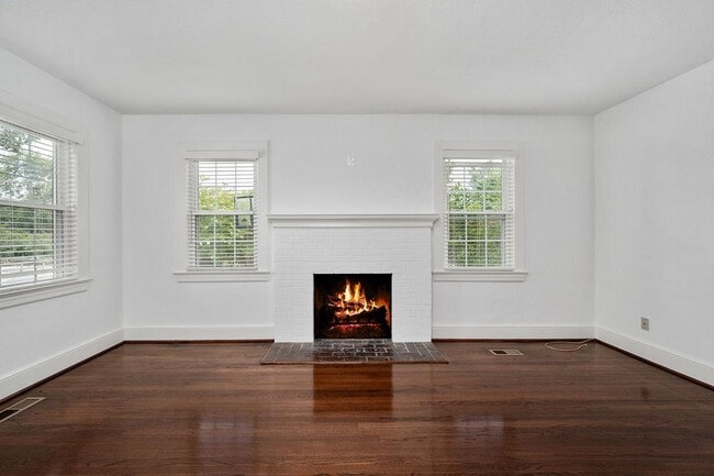 Building Photo - 819 Weedon St