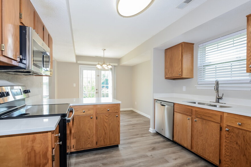 Building Photo - 4011 Village Trace Blvd