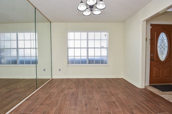 Building Photo - 4026 Almond Lake Dr