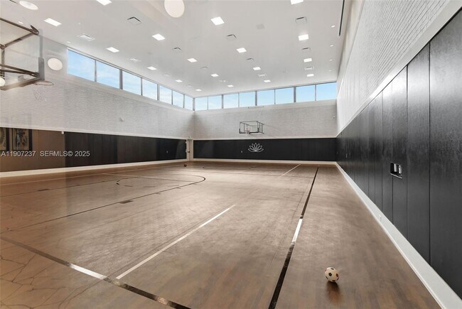 Building Photo - 8215 Crystal Downs Ave