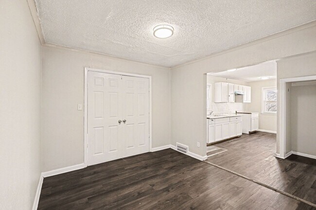 Building Photo - Beautiful 3 Bedroom 1 Bathroom Home in Kansas City!