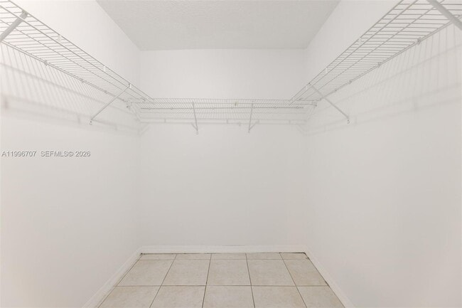 Building Photo - 3027 SW 24th St