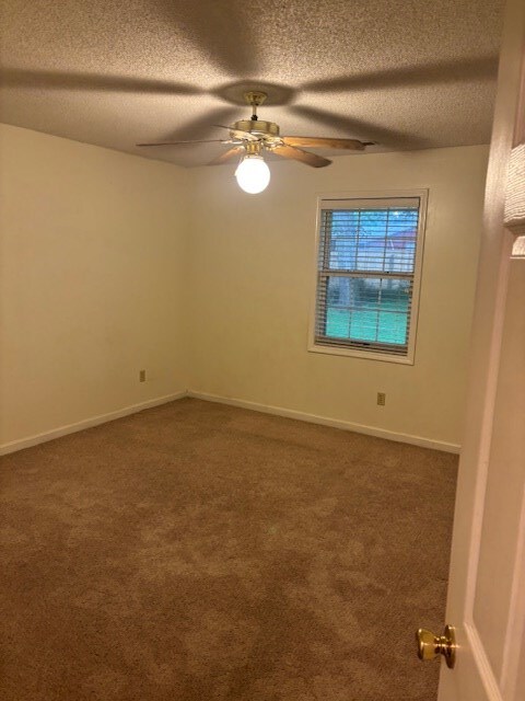 Building Photo - 1060 Waterway Dr