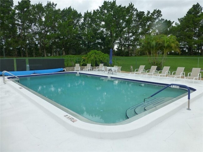 Building Photo - 110 Lakeside Dr