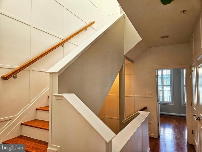 Building Photo - 12 S Regester St