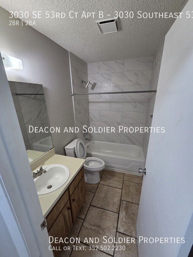 Building Photo - 3030 SE 53rd Ct