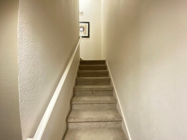 Building Photo - 5372 Diplomat Ct