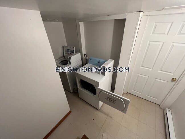 Building Photo - 11 Allen St