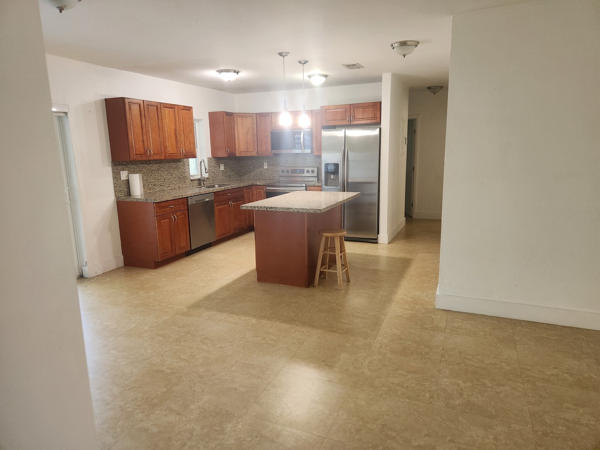 Building Photo - 14721 Pierce St