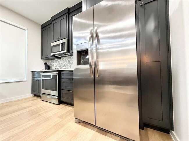 Building Photo - 611 SW C St