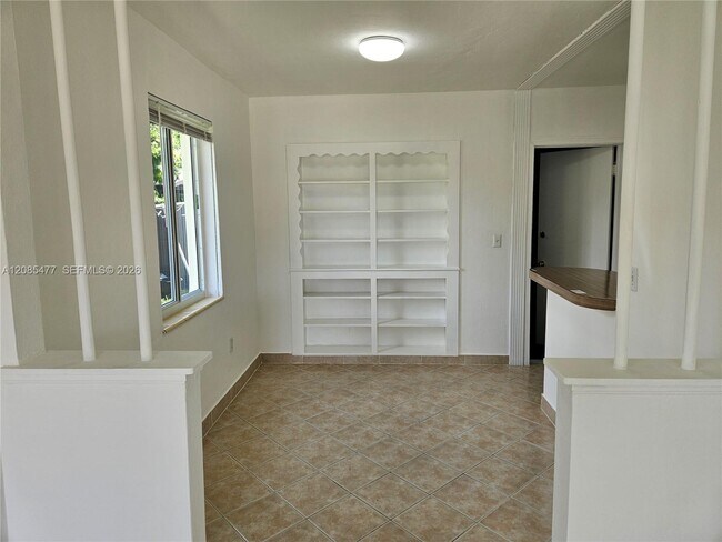 Building Photo - 145 SW 60th Ct