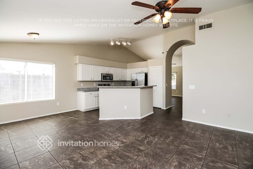 Building Photo - 2345 S Ananea