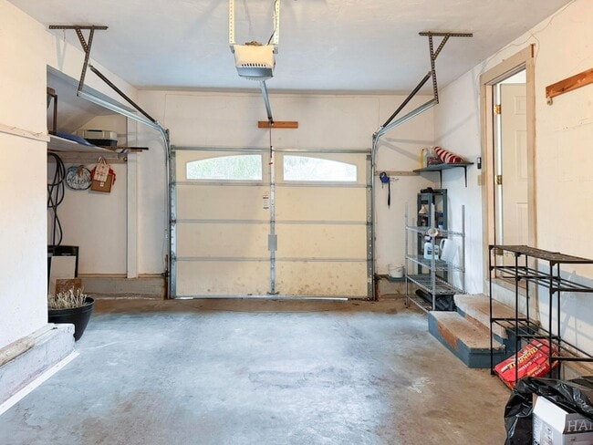 Building Photo - 33 Green House Rd