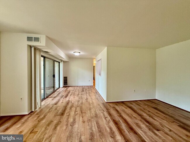 Building Photo - 12204 Braxfield Ct