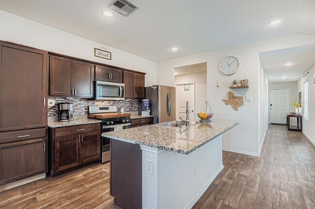 Building Photo - 121 Granary Dr
