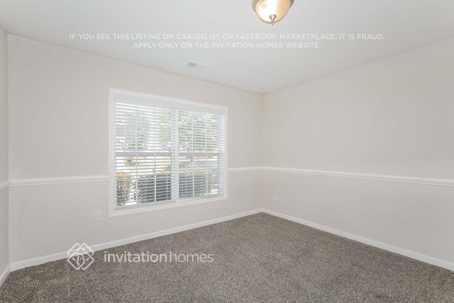 Building Photo - 1142 Balvaird Dr SE