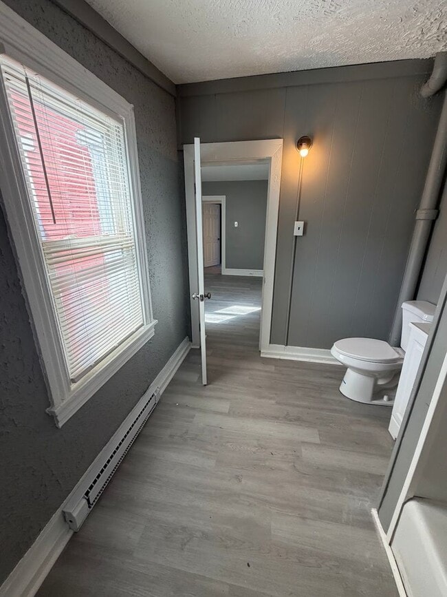 Building Photo - 4 Bedroom House