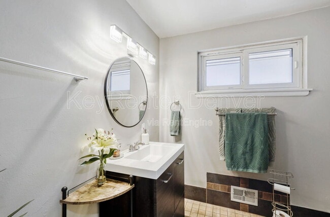 Building Photo - 2484 Pierce St