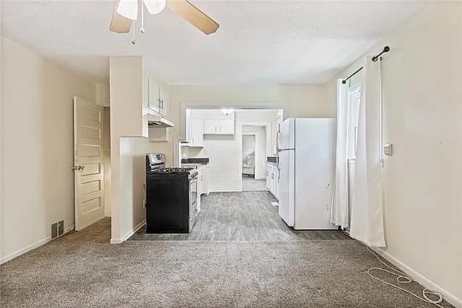 Building Photo - Spacious 3 Bed, 2 Bath Home with 1-Car Garage Near Downtown Kansas City