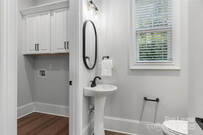 Building Photo - 805 Naples Dr