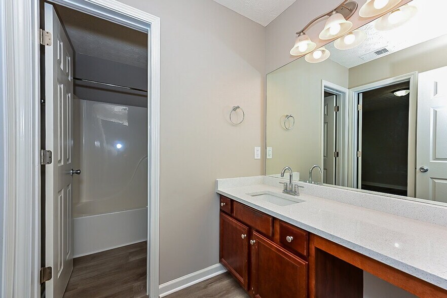 Building Photo - 198 Babbling Brook Dr