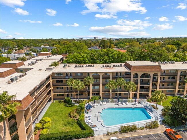 Building Photo - 2525 W Bay Dr