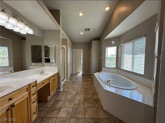 Building Photo - 11233 Playa Caribe Ave