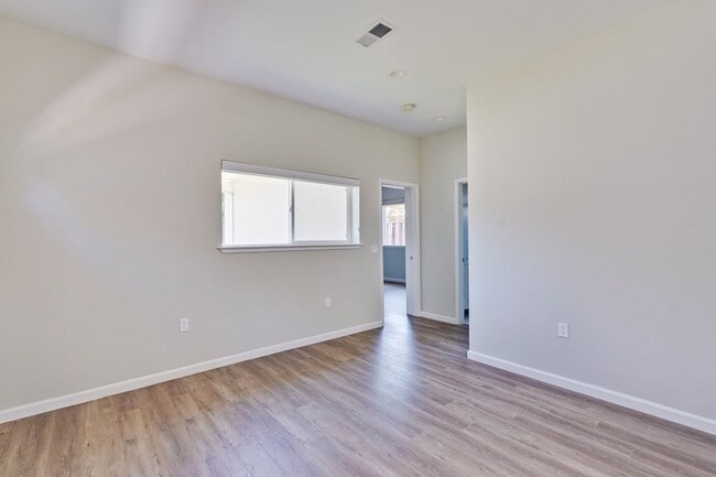 Building Photo - Excellent 2 bed 1 Bath ADU