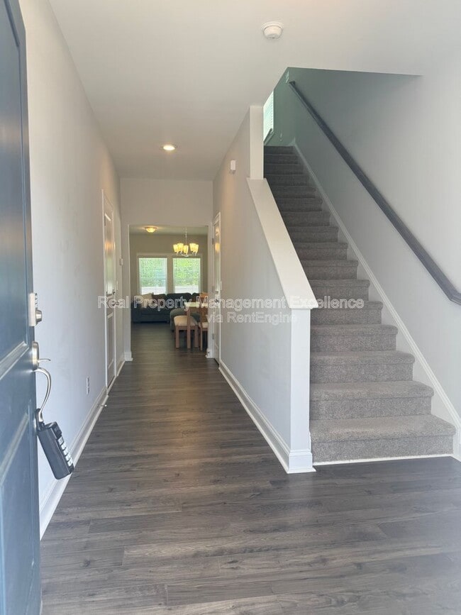 Building Photo - 540 Barrington Row Ave