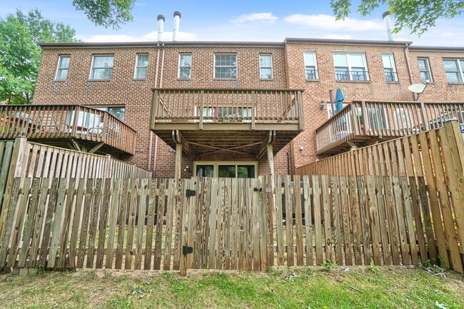 Building Photo - 7121 Bradshaw Ct E