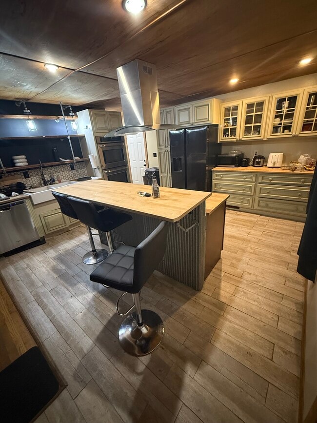 Building Photo - 316 Holiday Dr