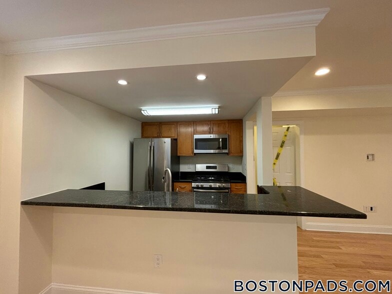 Building Photo - 182 Sherman Rd