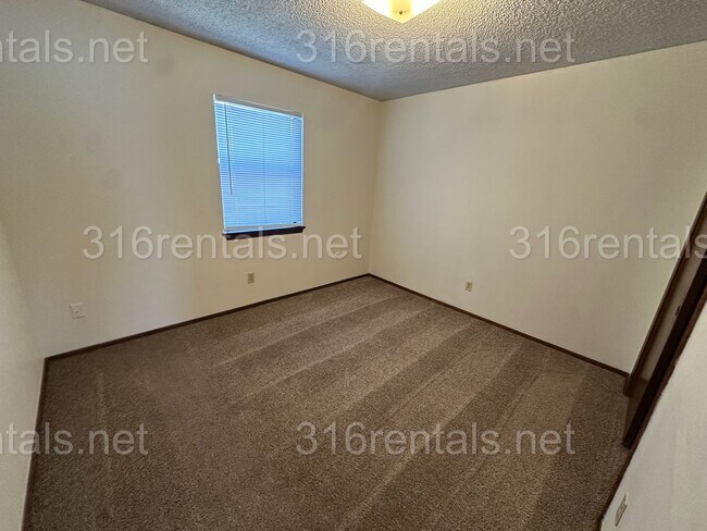 Building Photo - 351 E Marion Ct