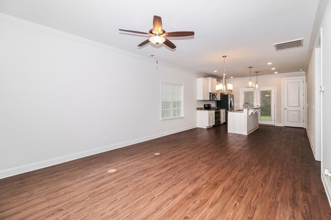 Building Photo - 155 Highlands Glen