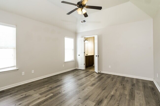 Building Photo - 1405 Shetland Dr