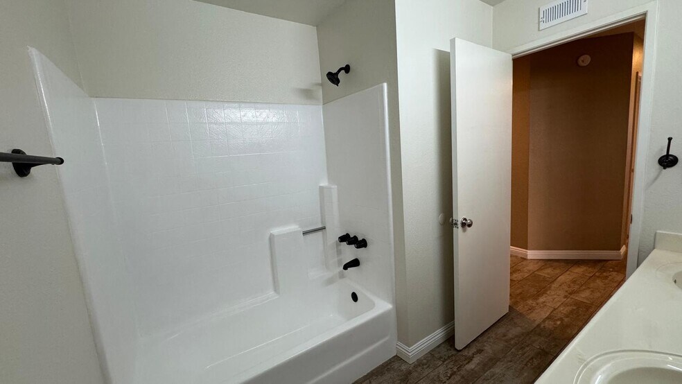 2nd bathroom - 3625 Toscany Ct