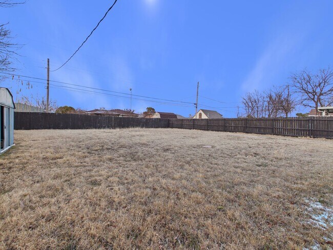 Building Photo - 619 SW 45th St