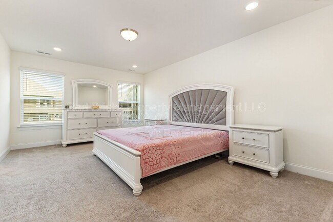 Building Photo - 3971 Fadden St