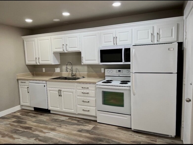 Building Photo - 170 W 975 N