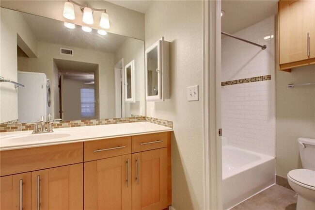 Building Photo - 7685 Northcross Dr