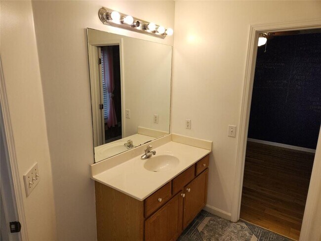 Building Photo - 335 Jon Jeff Dr NW