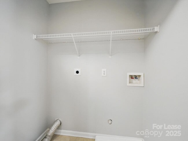 Building Photo - 5203 Grays Ridge Dr