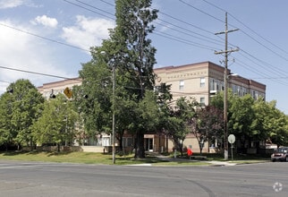 Building Photo - Riverside