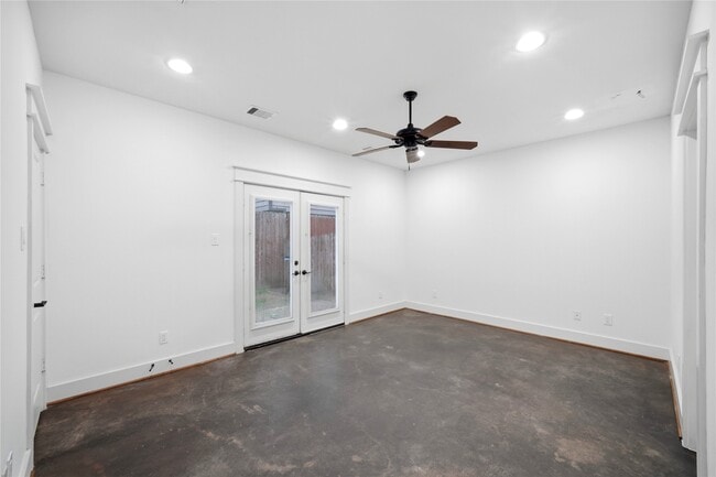 Building Photo - 2323 Sperber Ln